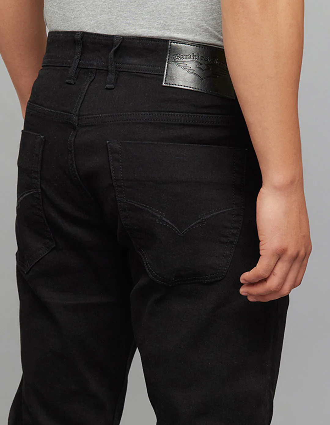 Black Low-Rise Tapered Ankle Length Classic Stretch Jeans - Image 5