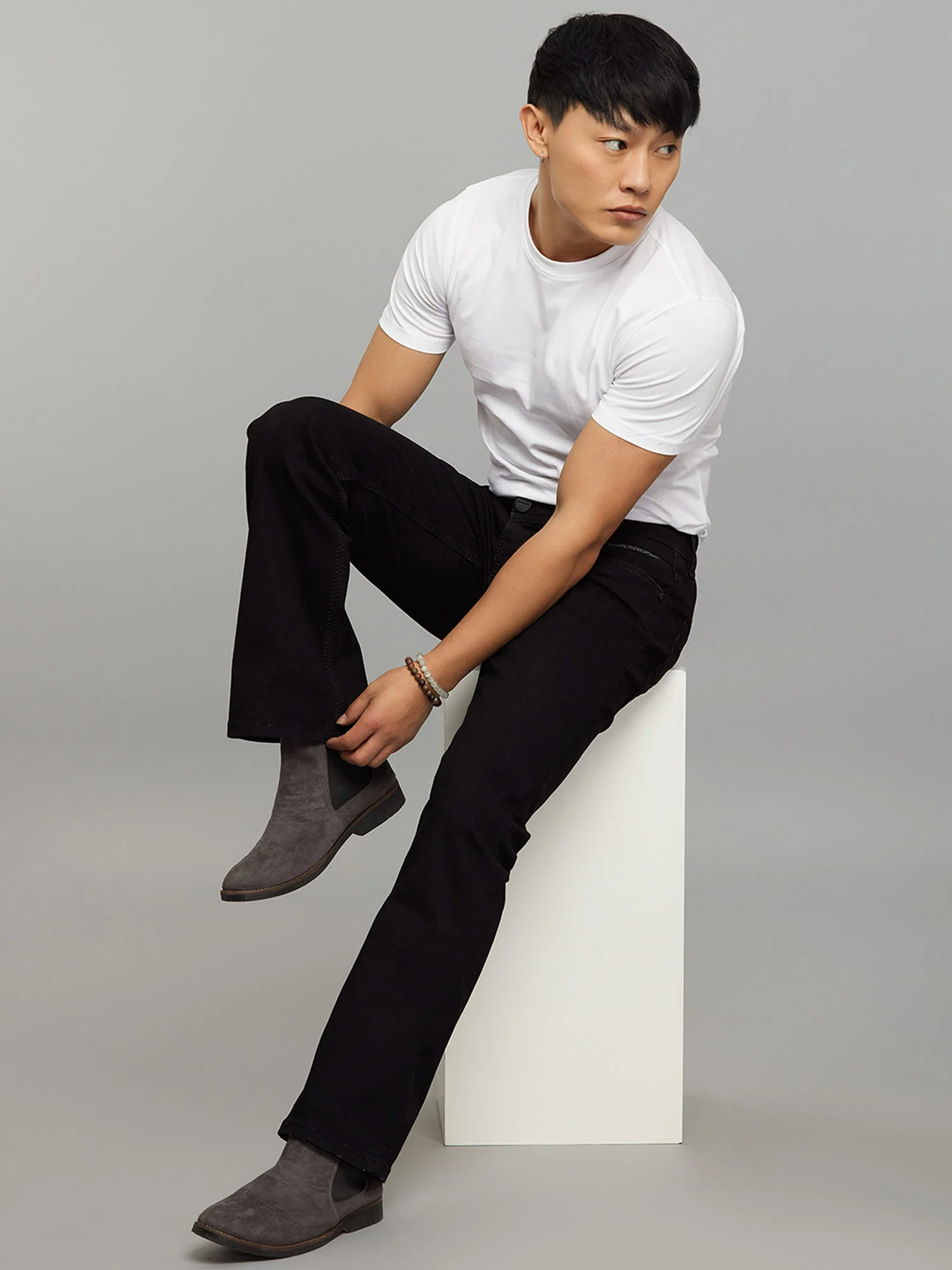Black Mid Rise Cropped Length Loose Boot Leg Stretch Jeans - Image 3