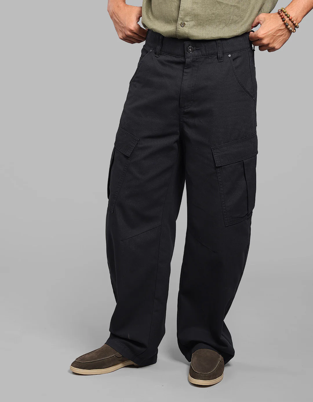 Black Balloon Fit Cargo Pants - Image 3