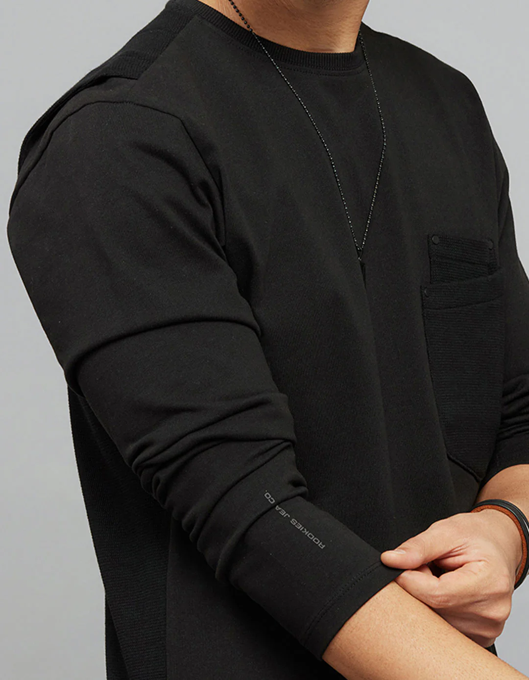 Black Full Sleeves Round Neck Tee - Image 5