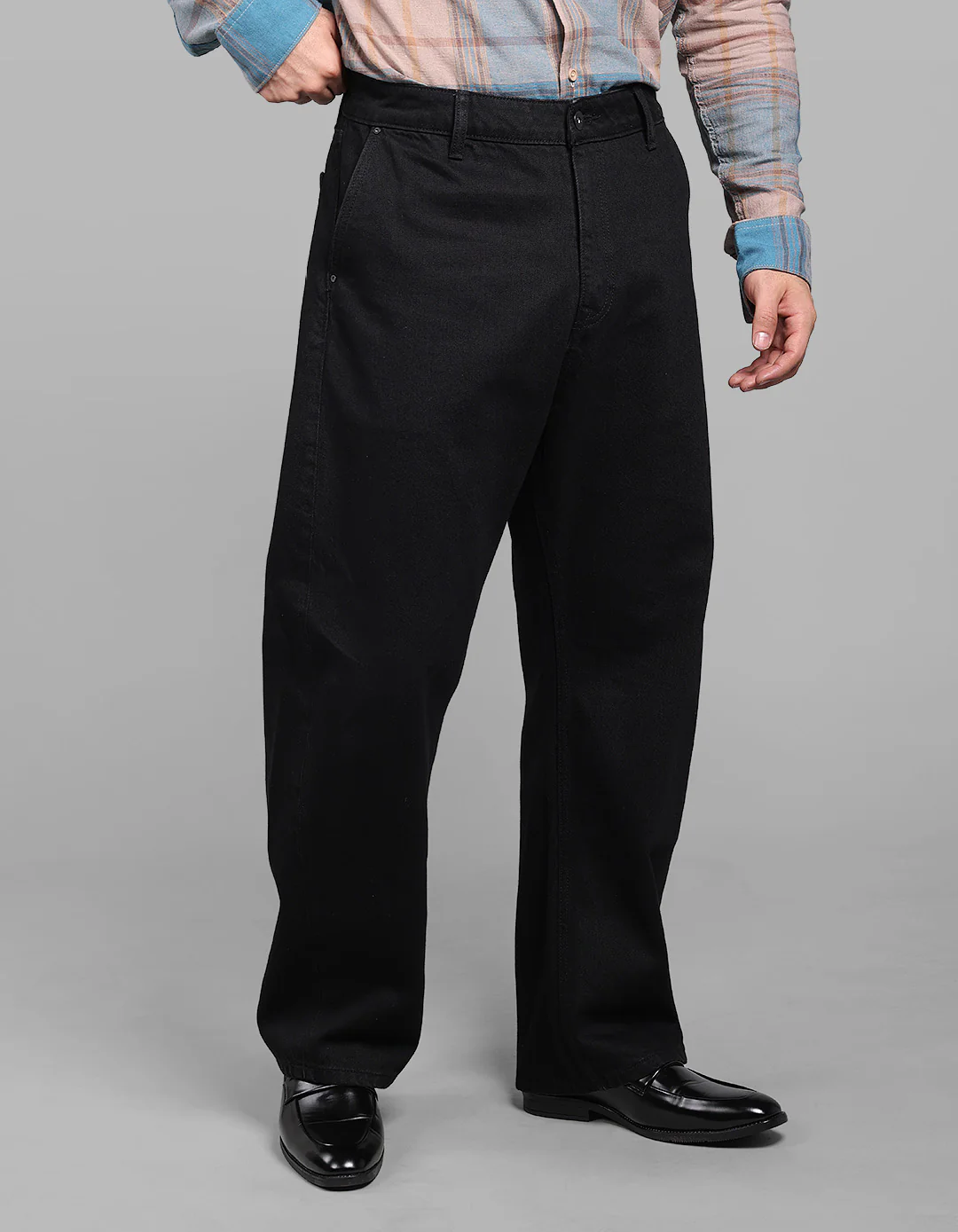 Black Loose Arc Fit Cross Pocket Denim Pant - Image 3