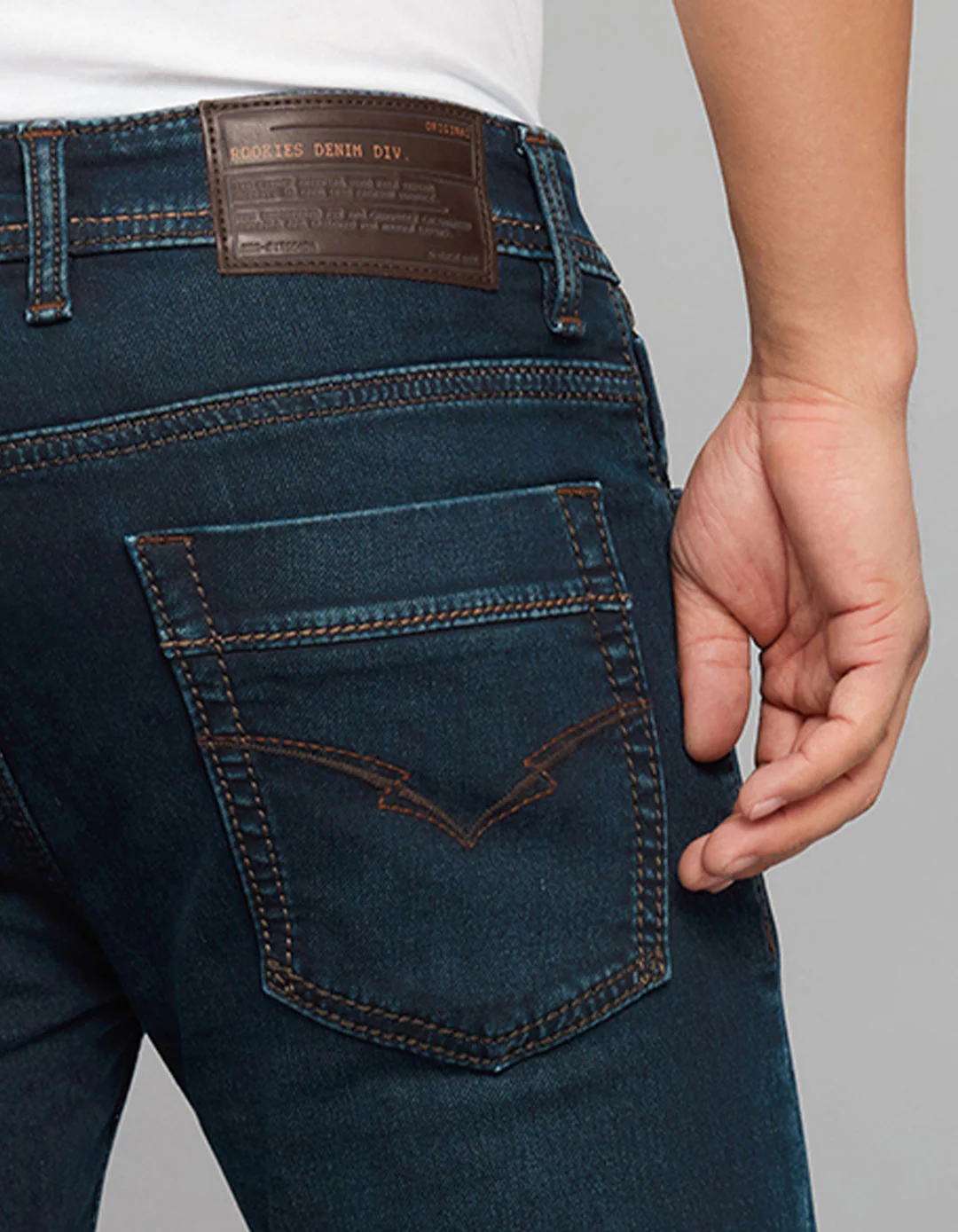 Dark Blue Low-Rise Tapered Ankle Length Knit Denim Jeans - Image 5