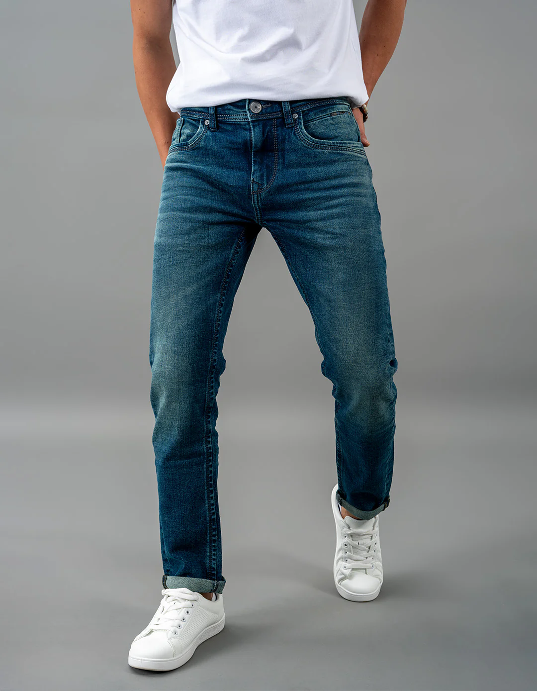 Med Blue Low-Rise Ankle Length Jeans