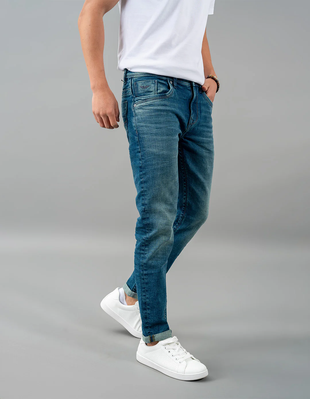 Med Blue Low-Rise Ankle Length Jeans - Image 4