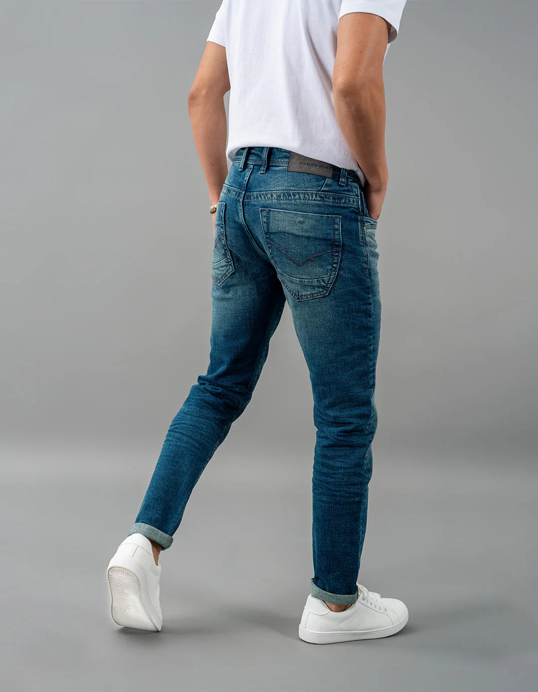 Med Blue Low-Rise Ankle Length Jeans - Image 5