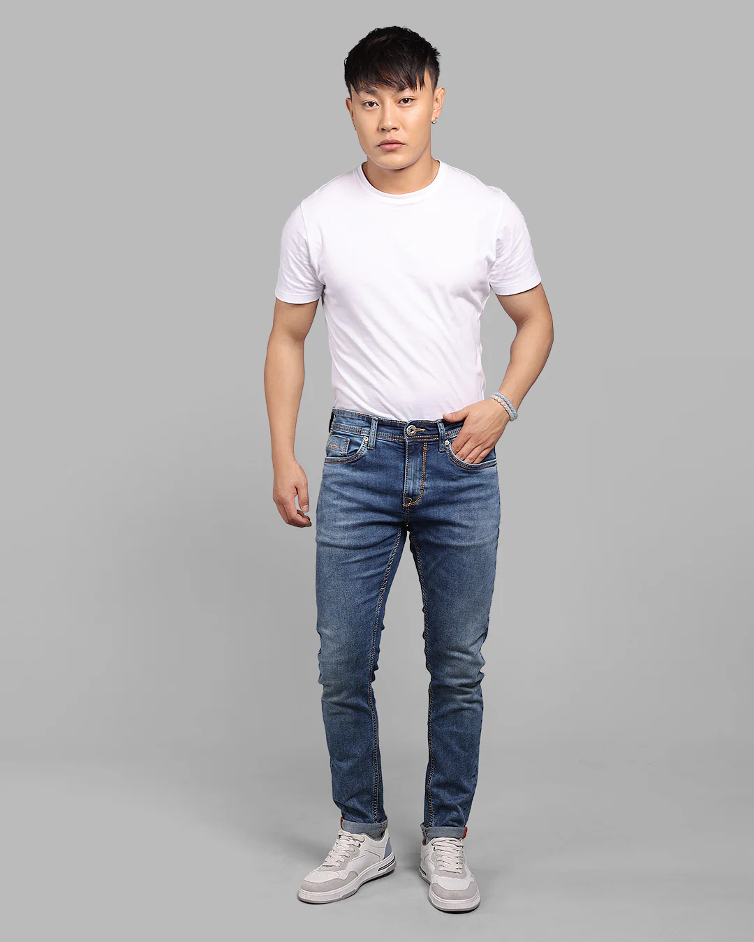 Med Blue Low-Rise Ankle Length Stretch Jeans - Image 2