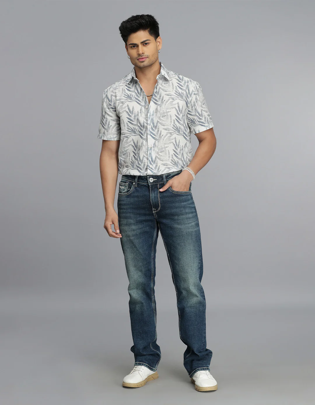 Med Blue Mid Rise Loose Boot Leg jeans - Image 2