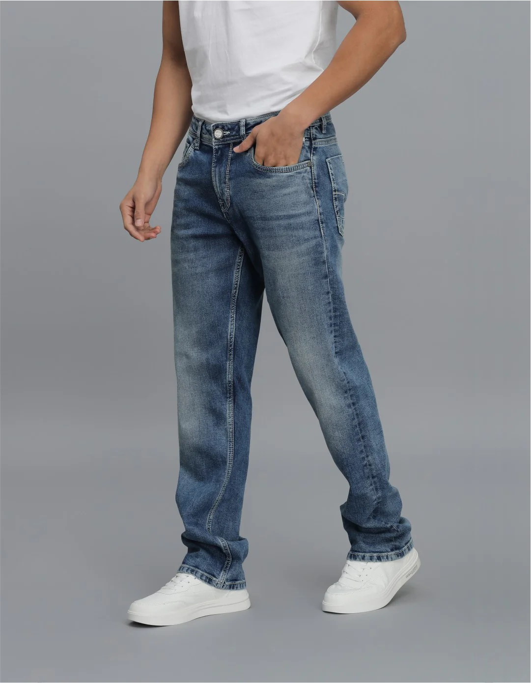 Med Blue Midrise, Comfort And Straight Fit jeans - Image 3