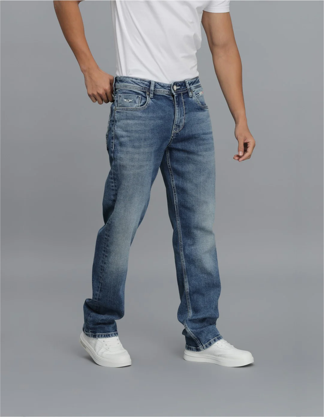 Med Blue Midrise, Comfort And Straight Fit jeans - Image 4