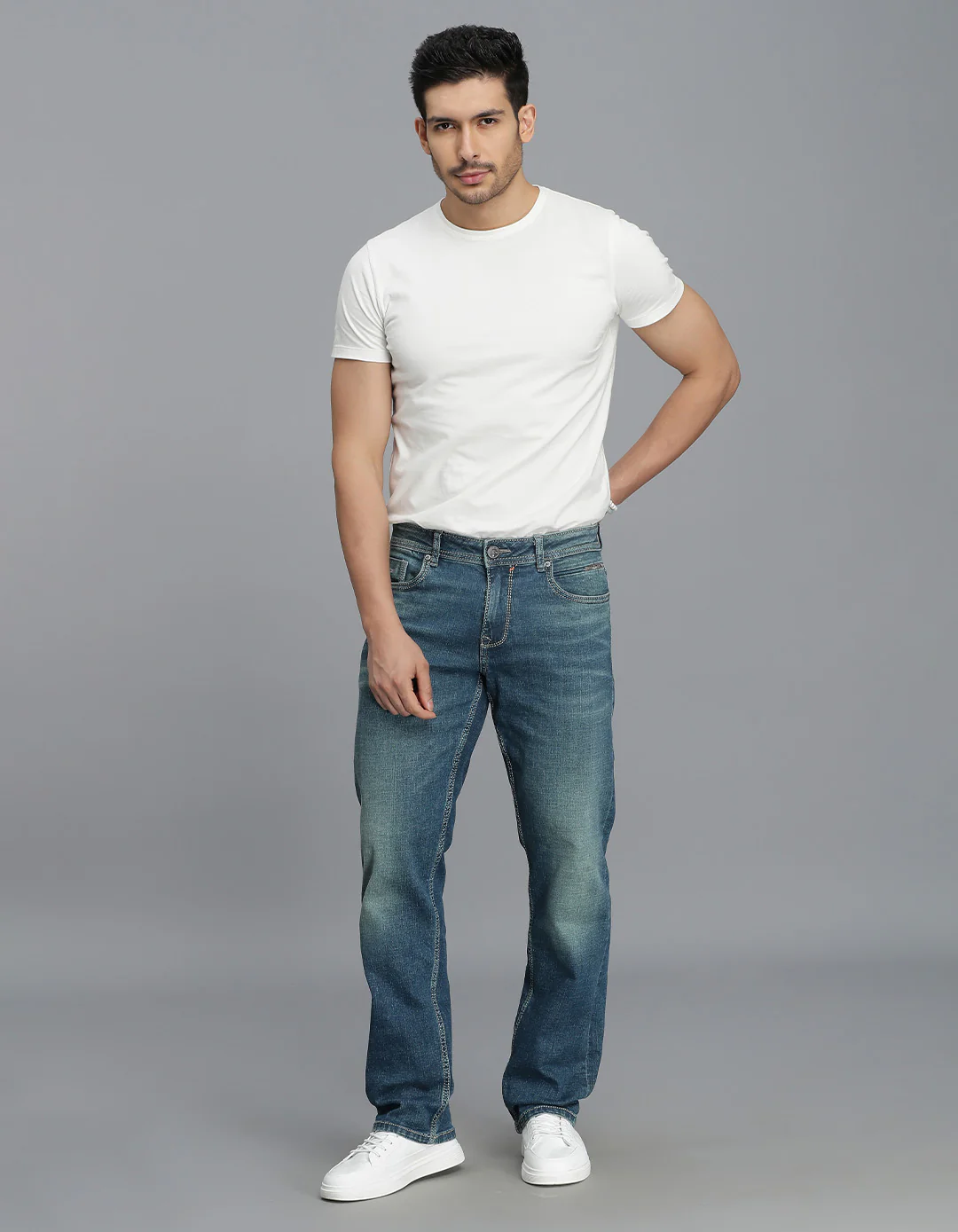 Med Blue Midrise, Comfort And Straight Fit jeans - Image 2