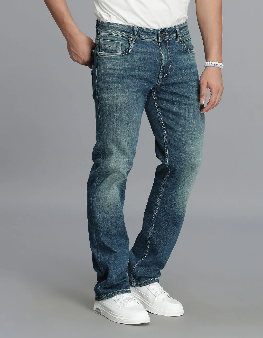 Med Blue Midrise, Comfort And Straight Fit jeans - Image 4