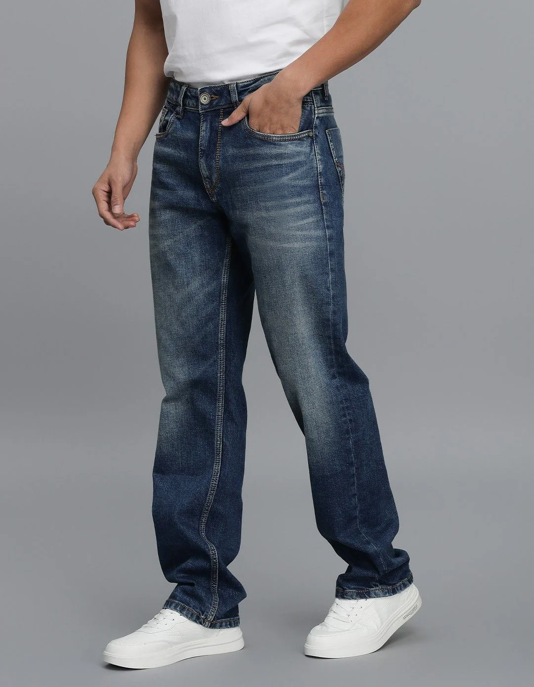 Med Blue Midrise, Comfort And Straight Fit jeans - Image 3