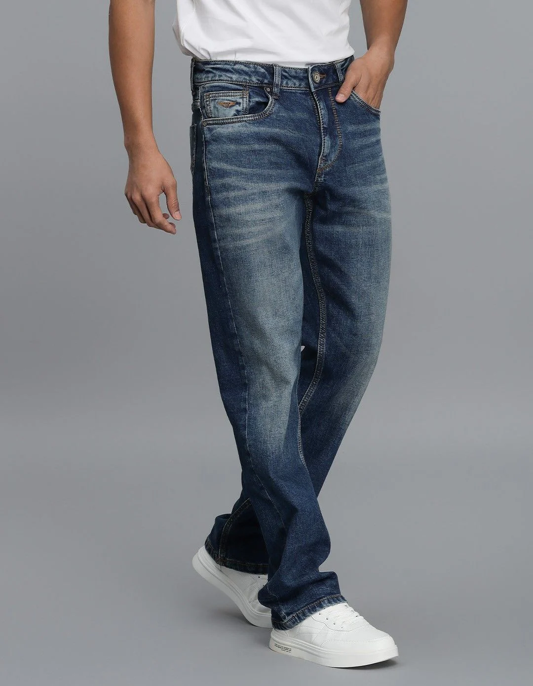 Med Blue Midrise, Comfort And Straight Fit jeans - Image 4
