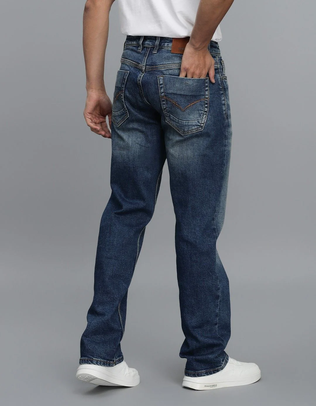 Med Blue Midrise, Comfort And Straight Fit jeans - Image 5