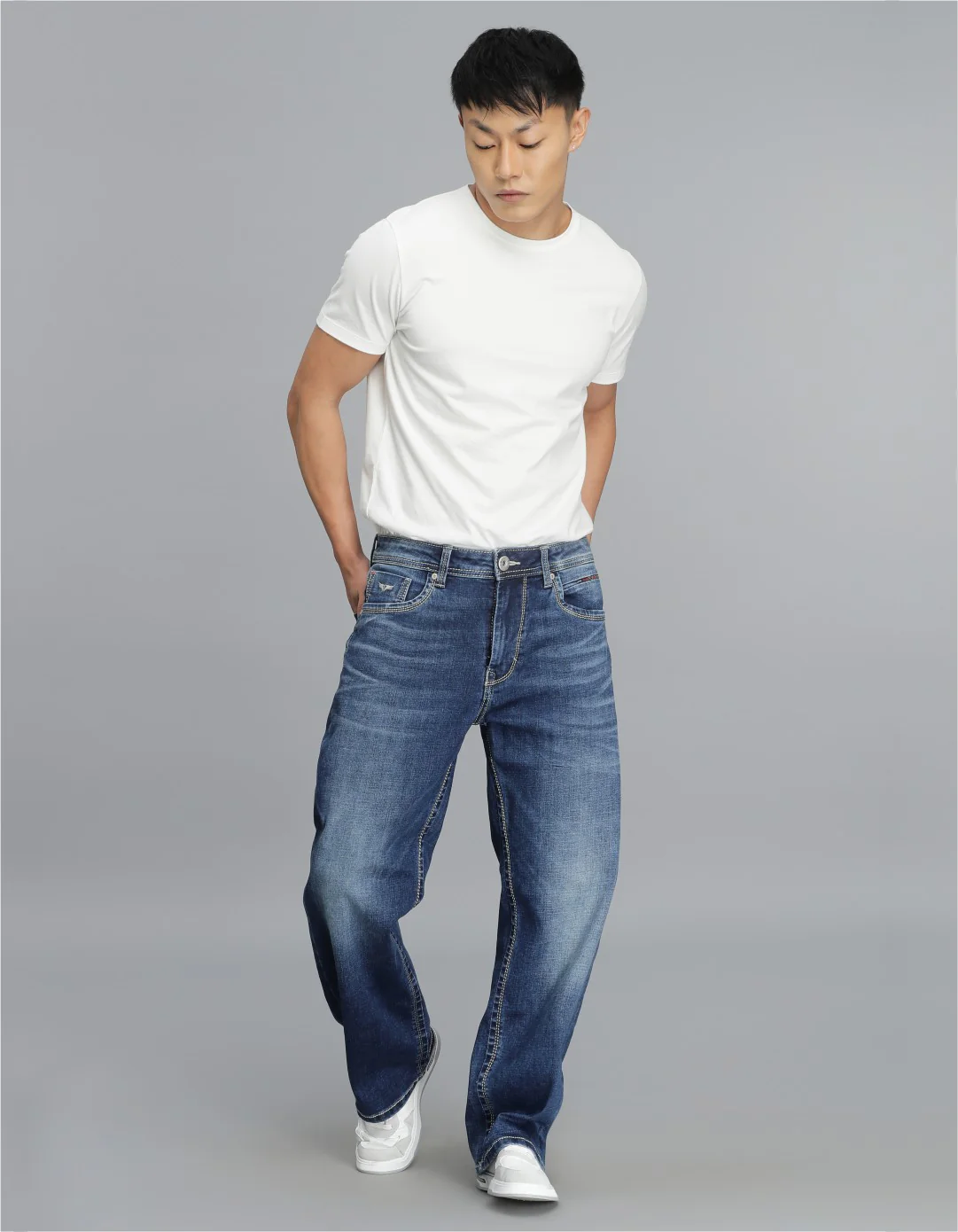 Med Blue Midrise Loose Fit Cropped jeans - Image 2