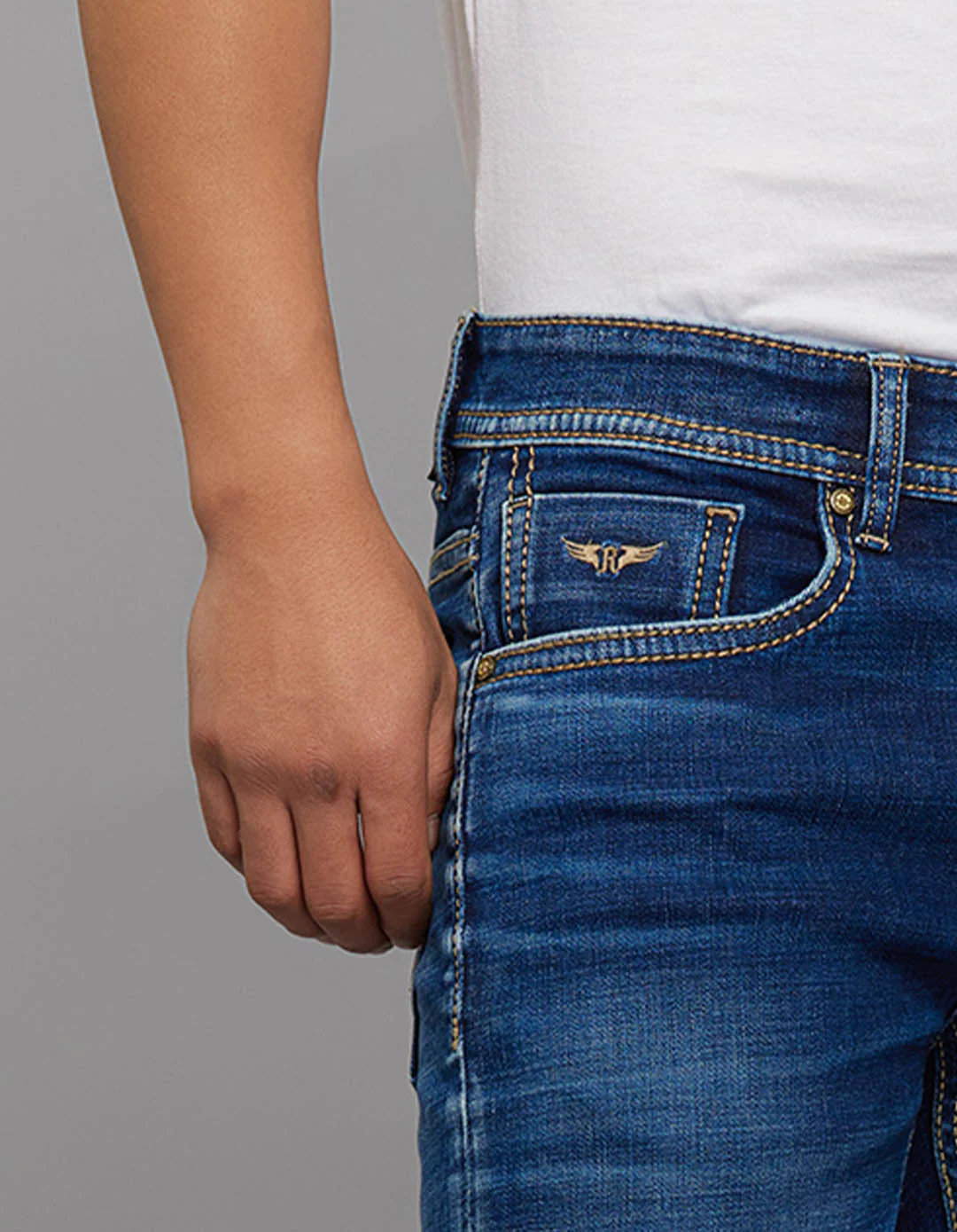 Medium Blue Low-Rise Tapered Ankle Length Stretch Jeans - Image 7